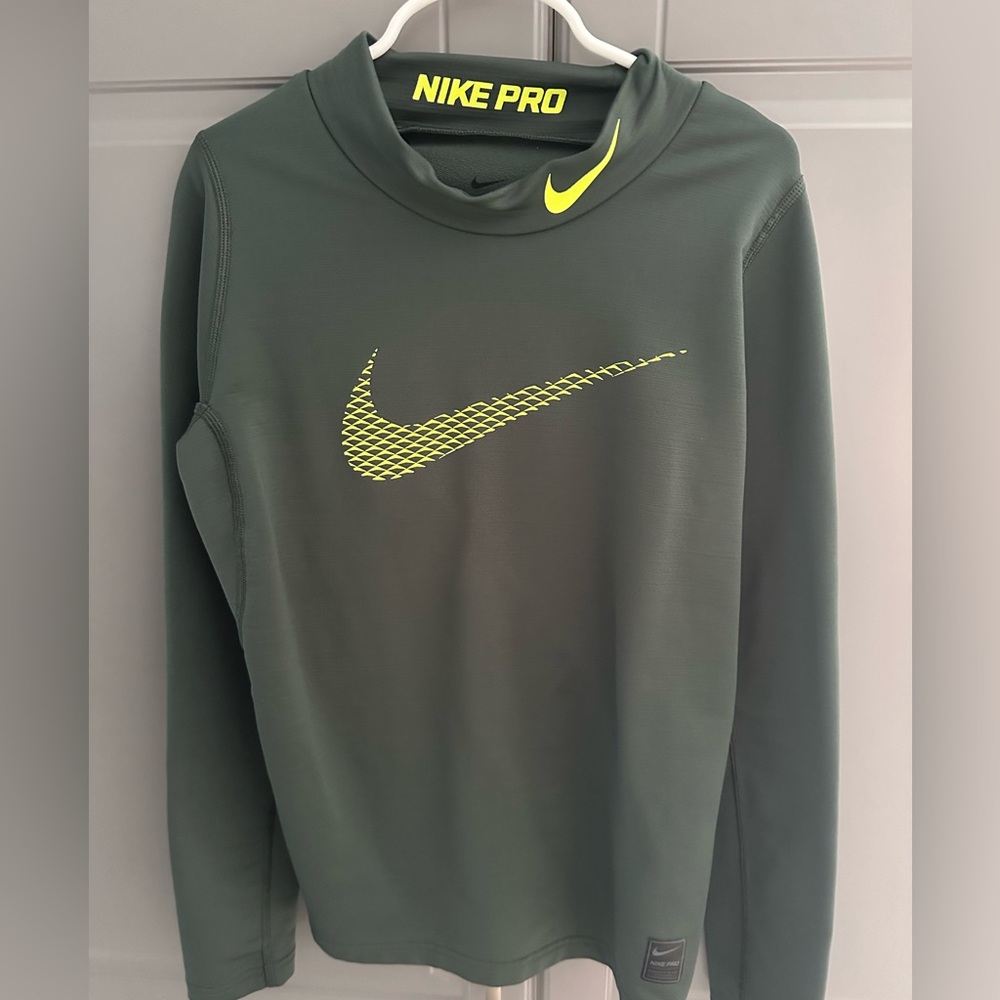 Nike pro long sleeve shirt kids size M
